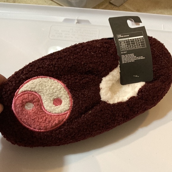 Yin Yang Slipper Socks - Picture 2 of 4